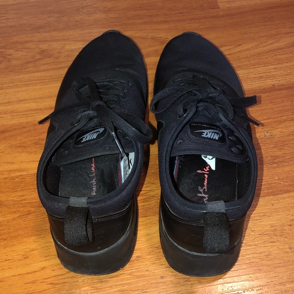 Brand new NIKE black running shoes - Picture 5 of 6